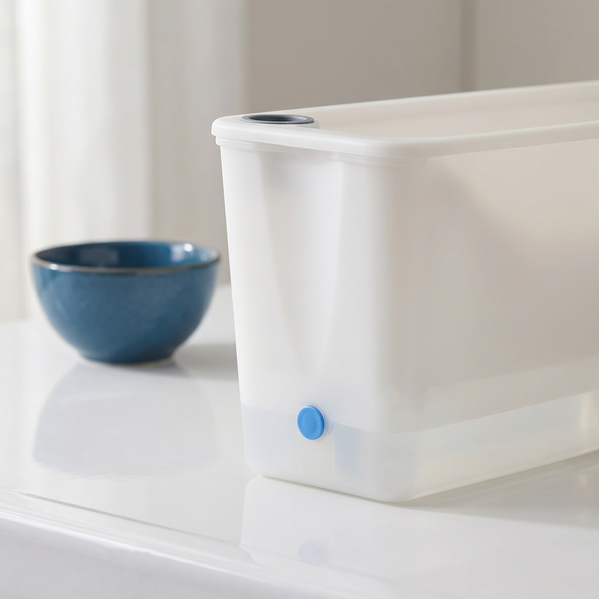 Self Watering Planter - กระถางปลูกทรงสี่เหลี่ยมผืนผ้า กระถางดอกไม้พลาสติกยาวสำหรับหน้าต่าง กระถางปลูกสำหรับระเบียง ระบบรดน้ำอัตโนมัติ กระถางสวนในร่มและกลางแจ้ง กระถางสำหรับไม้อวบน้ำ